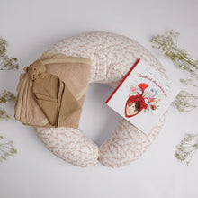 Încarcă imaginea în vizualizatorul Galerie, Set Cadou pentru Nou-nascut cu minipaturica Ursulet, perna alaptare, prosop hands-free + BONUS carte CADOU
