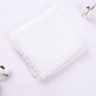 Păturică muselină albă cu dantelă, 90x95cm TWINDECO Cotton Flower