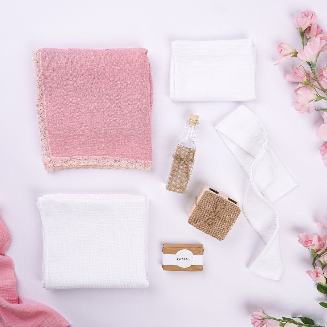 Set Trusou Botez fetita, Muselină Roz cu dantelă TWINDECO Pink Cotton Flower