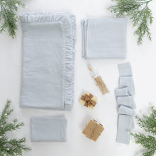 Încarcă imaginea în vizualizatorul Galerie, Set Trusou Botez Muselină Albastru Deschis Dublată TWINDECO Baby Blue Cotton Flower
