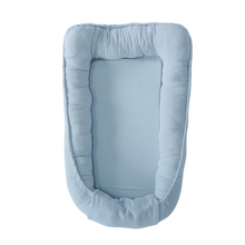 Încarcă imaginea în vizualizatorul Galerie, Baby Nest din Muselina Albastru Pal TWINDECO

