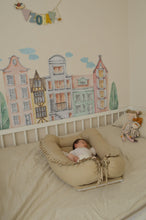 Încarcă imaginea în vizualizatorul Galerie, Baby Nest Bej cu Volănașe TWINDECO Beige Cotton Flower
