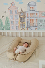 Încarcă imaginea în vizualizatorul Galerie, Baby Nest Bej cu Volănașe TWINDECO Beige Cotton Flower
