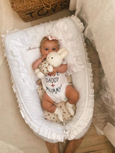 Încarcă imaginea în vizualizatorul Galerie, babynest alb cu volanase 
