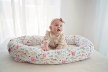 Încarcă imaginea în vizualizatorul Galerie, Set baby nest + pernă pentru alăptare, cadou nou-născut
