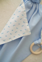 Încarcă imaginea în vizualizatorul Galerie, Păturică somn bebe + inel dentiție Iepuraș Albastru TWINDECO Blue Sleepy Bunny
