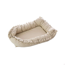 Încarcă imaginea în vizualizatorul Galerie, Baby Nest Bej cu Volănașe TWINDECO Beige Cotton Flower
