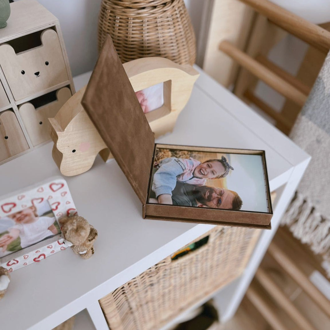 Cutie pentru fotografii, ramă foto bebe, Maro, Catifea, TWINDECO Teddy Velvet Dream Box