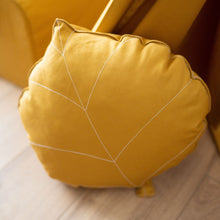 Încarcă imaginea în vizualizatorul Galerie, Pernă decorativă frunză galbenă, TWINDECO Yellow Leaf Pillow
